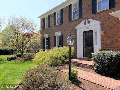 1010 Riva Ridge Dr, Great Falls, VA 22066 - photo 2