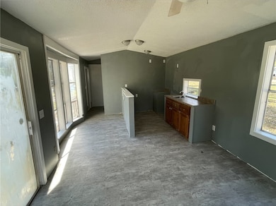 604 Graham St, Mountainburg, AR 72946 - photo 4