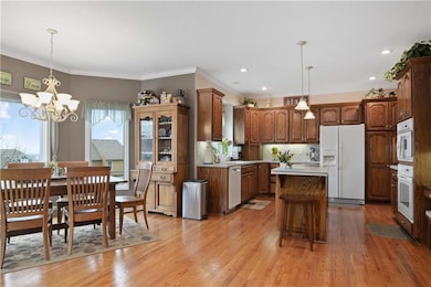 Spacious kitchen with eat in area and hearth room 