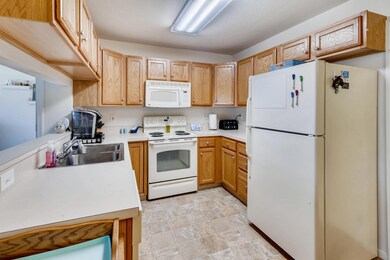 686 Fox Run Circle North-large-006-007-K