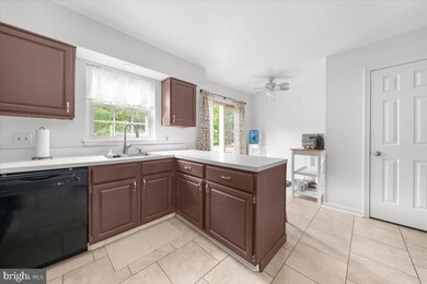 1161 Maple Glen Cir, Pottstown, PA 19464 - photo 4