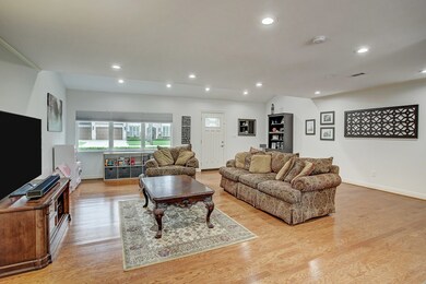 7814 Edgeway Dr, Houston, TX 77055 - photo 5