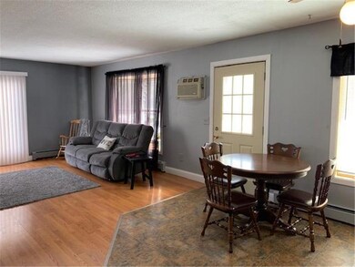 05 living dining area