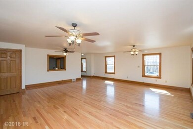 5743 W 4th St S, Newton, IA 50208 - photo 4