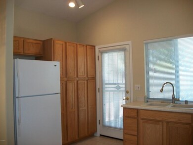 594 W Colt Rd 015