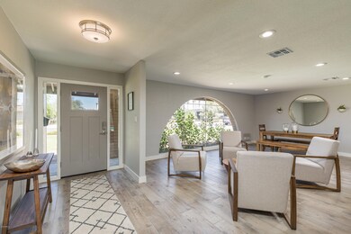 005_Entry Formal Living