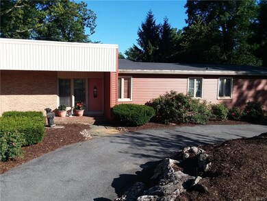 34 Applewood Dr, Easton, PA 18045 - photo 2