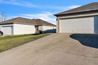 405_W_Summit_St_unit_b_Aurora_MO_65605_U