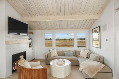 25-web-or-mls-165-harmes-way