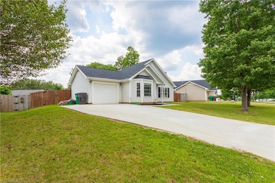 3592 Bent Trace Dr, High Point, NC 27265 - photo 4