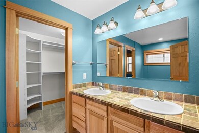 Dual Vanity & Walk-in Closet