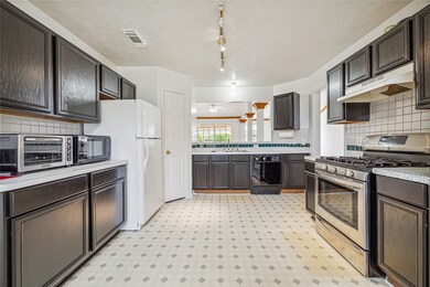 8411 Summertree Dr, Houston, TX 77040 - photo 6