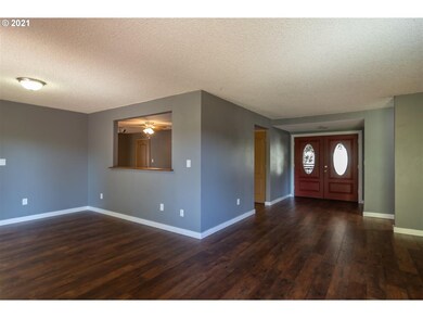 1316 E Fourth Ave, Sutherlin, OR 97479 - photo 4