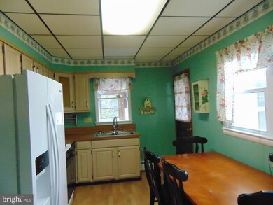 134 N Mill St, Saint Clair, PA 17970 - photo 3