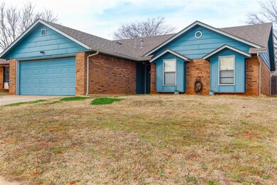 Ranch-style house featuring a garage and a front l