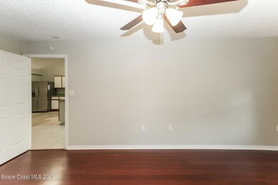 006-photo-primary-bedroom-11125370