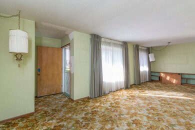 2) LIVING ROOM