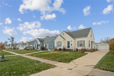 2602 E Ave NE, Cedar Rapids, IA 52402 - photo 2