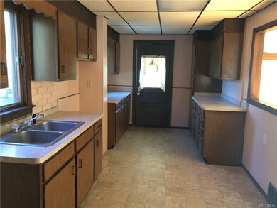 239 Wheatfield St, North Tonawanda, NY 14120 - photo 5