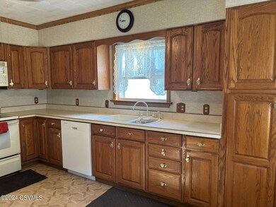 154 S Shamokin St, Shamokin, PA 17872 - photo 7