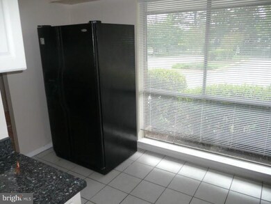 2490 Sun Valley Cir unit 8, Silver Spring, MD 20906 - photo 3