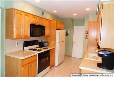 411 Willow Rd E unit 2, Staten Island, NY 10314 - photo 7