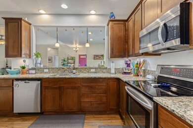 929 Crystal Dr, Eagle Point, OR 97524 - photo 6