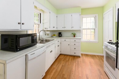 1524 Gladstone 08