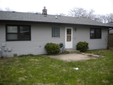 536 N Mcaree Rd, Waukegan, IL 60085 - photo 2