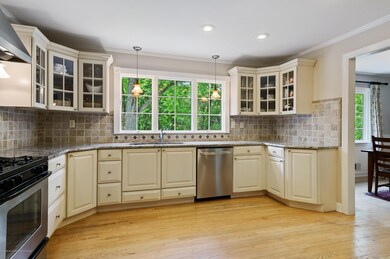 04_271DwightRd_5_Kitchen_HiRes