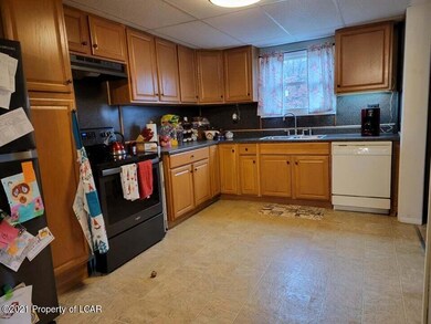 46 Spring St, Weatherly, PA 18255 - photo 6