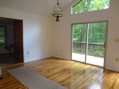 801 Palomino Ct, Lords Valley, PA 18428 - photo 4