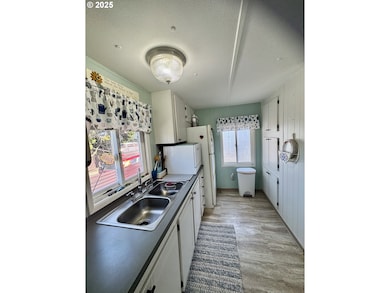 1225 W 10th Ave unit 26, Junctioncity, OR 97448 - photo 7