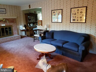 4002 Crestline Dr, Reading, PA 19606 - photo 3