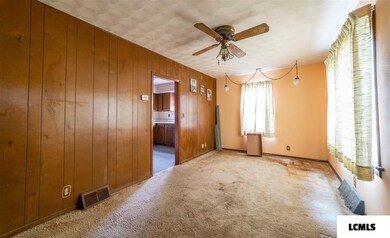 703 S Kickapoo St, Lincoln, IL 62656 - photo 2