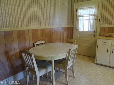 930 Brooklyn Avenue Extension, Ramseur, NC 27316 - photo 5