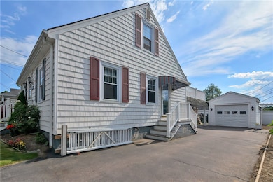 439 Metacom Ave, Bristol, RI 02809 - photo 3