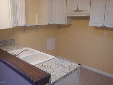 7656 Melissa Ct N, Jacksonville, FL 32210 - photo 4