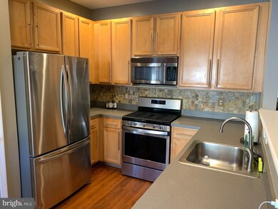 27 Wyndham Ct, Bordentown, NJ 08505 - photo 2