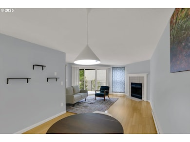 5602 S Riverside Ln unit 8, Portland, OR 97239 - photo 7