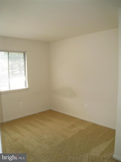 10687 Oak Thrush Ct, Burke, VA 22015 - photo 6