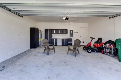 27-Garage Area