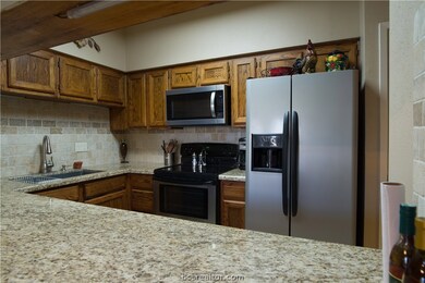 Pass thru bar to kitchen.