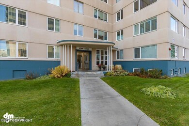 03-Front Exterior_IMG_1058_SSW
