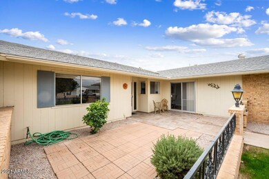 ocupix-9813.Front.Patio