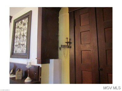 Gaslight in Dining Room