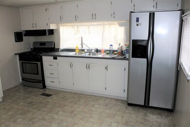 14 Dolphin Dr, Rochester, NH 03868 - photo 2