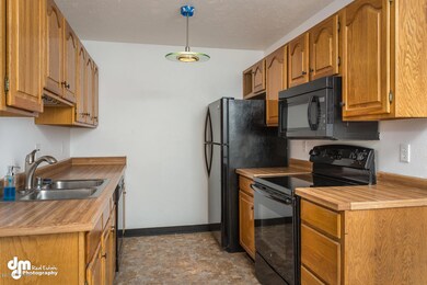 315 Krane Drive Unit 1-large-008-14-Kitc