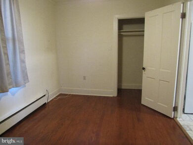203 Fifth Ave W unit FRONT APT B, Forrester Center, WV 25438 - photo 3