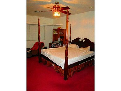 Property Photo. LARGE MASTER BEDROOM